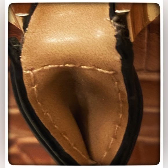 Ladies Crocodile-Embossed Handbag in Tan and accents of Brown - Picture 7 of 9